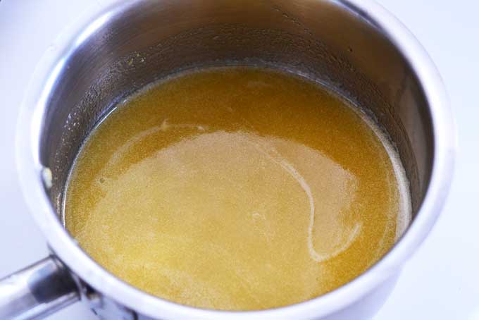 Honig-Zitronen-Glasur im Topf
